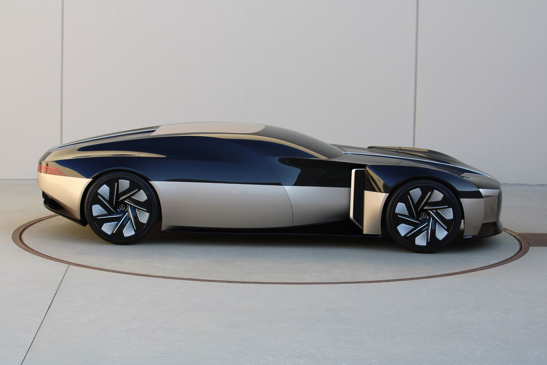 Student Designed Lincoln Concept Car For 2040 Realized Into A Full