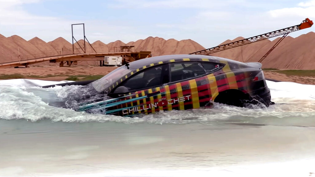  Watch What Happens To A Tesla Model S Plaid Driving Under 7ft Of Water