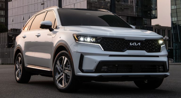 The 2022 Kia Sorento Plug-In Hybrid Offers 32 Miles Of Electric-Only ...