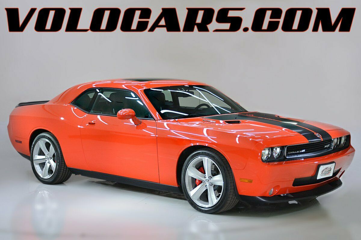 This 430 Mile 2008 Challenger SRT8 Chilled In A Climate Controlled Room ...