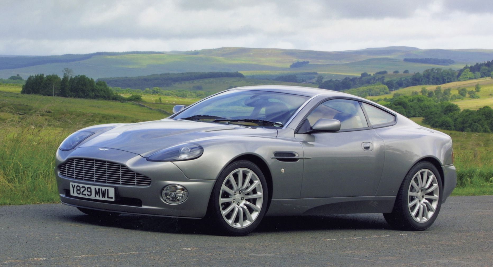 Aston Martin v12 Vanquish 2001