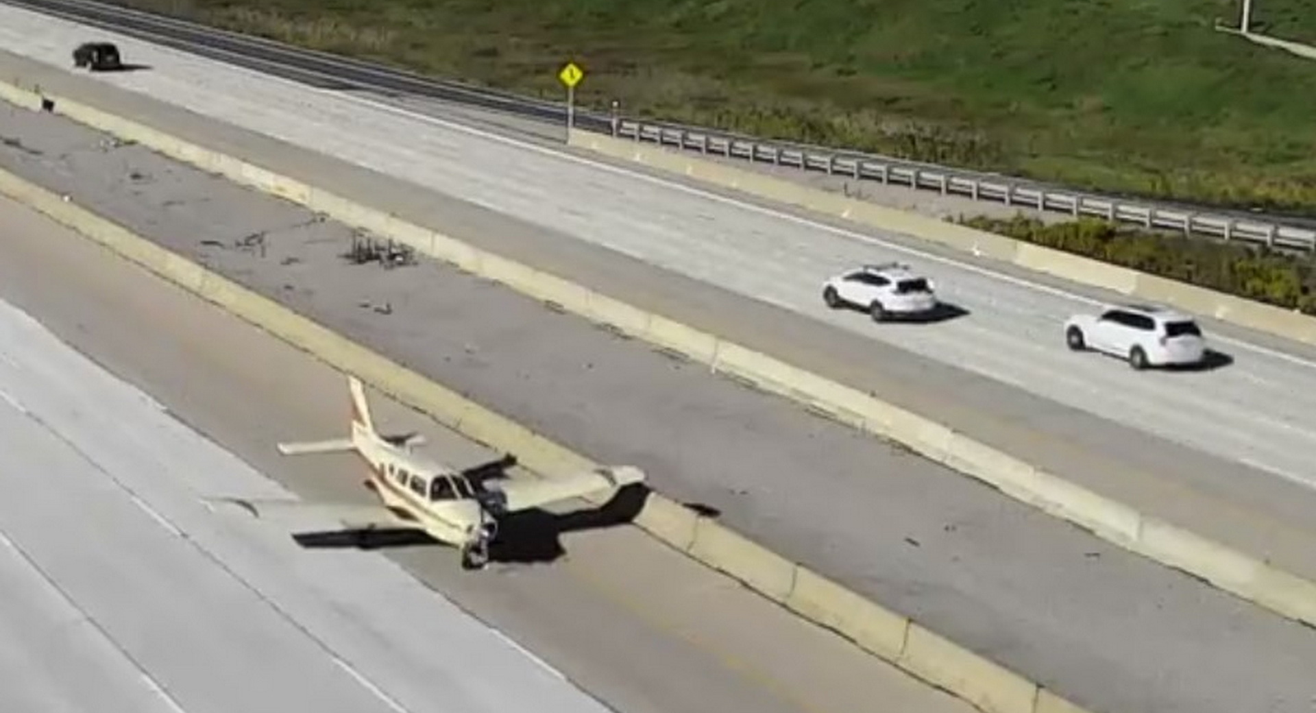 Watch A Plane Make An Emergency Landing On 10 Lane Stretch Of Canadian Highway Carscoops 3570