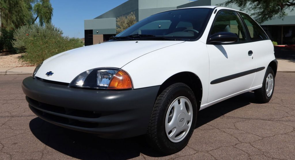  This 400 Mile Chevy Metro Hatchback Is An Economy Car Time Capsule From 2000