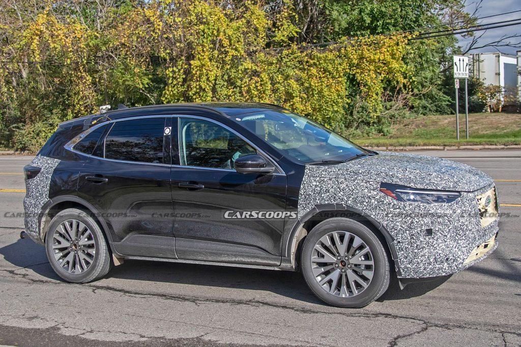 2023 Ford Kuga / Escape Facelift Caught With New Headlights And Grille ...