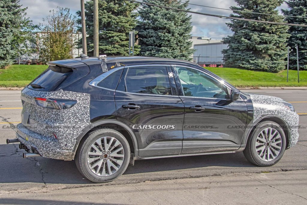 2023 Ford Kuga / Escape Facelift Caught With New Headlights And Grille ...