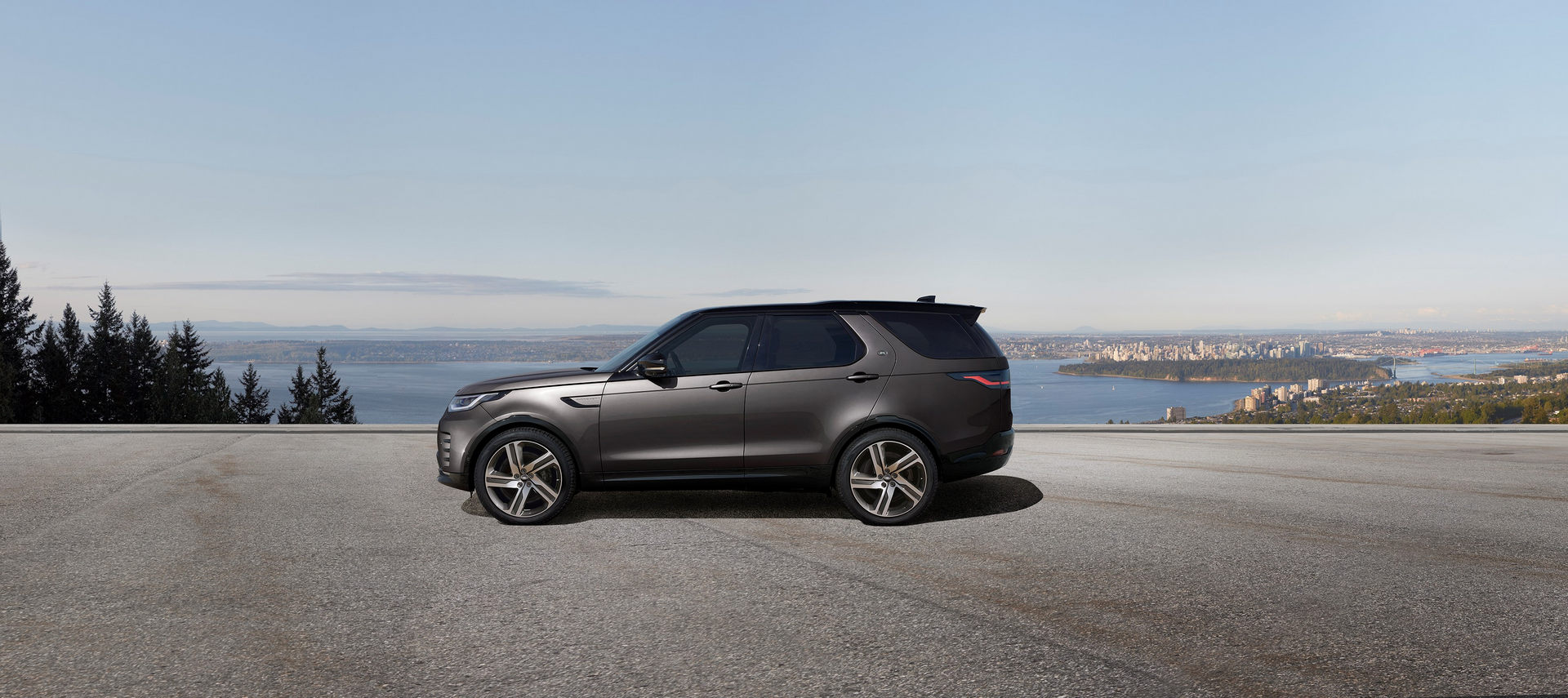 2023 Land Rover Discovery Metropolitan Edition Tops Out The Range At