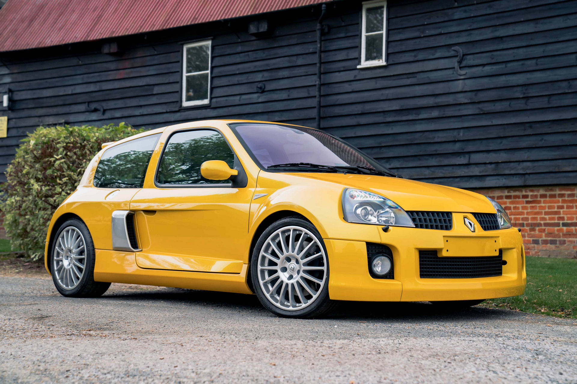 A 980-Mile Renault V6 Just Sold For A Record Price | Carscoops