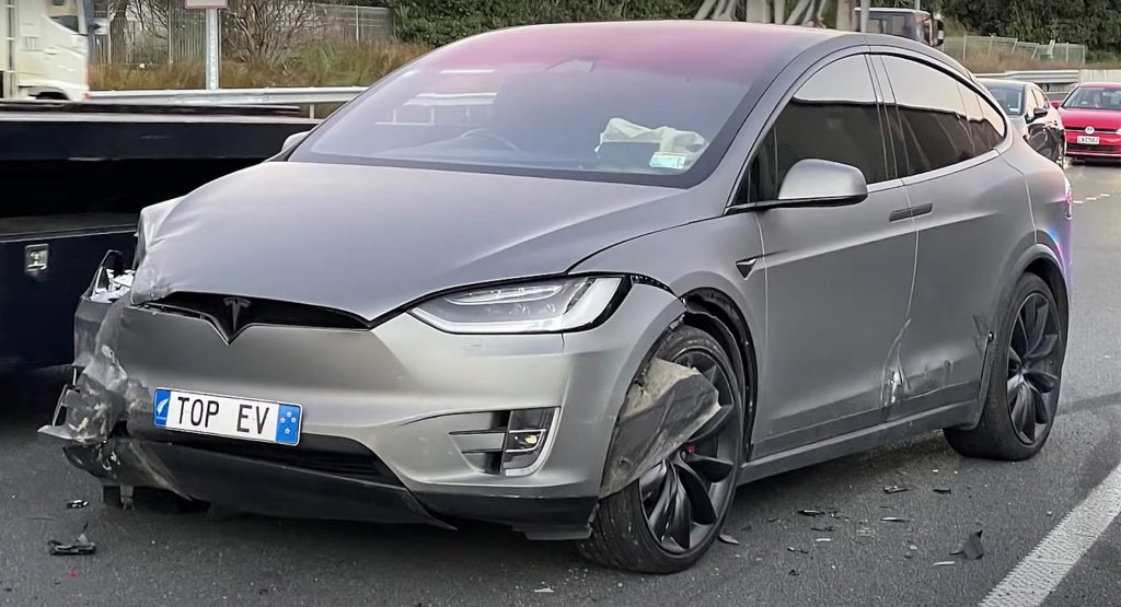  Mitsubishi Driver Hunts Down And Crashes Into Tesla Model X During Crazy Road Rage Incident