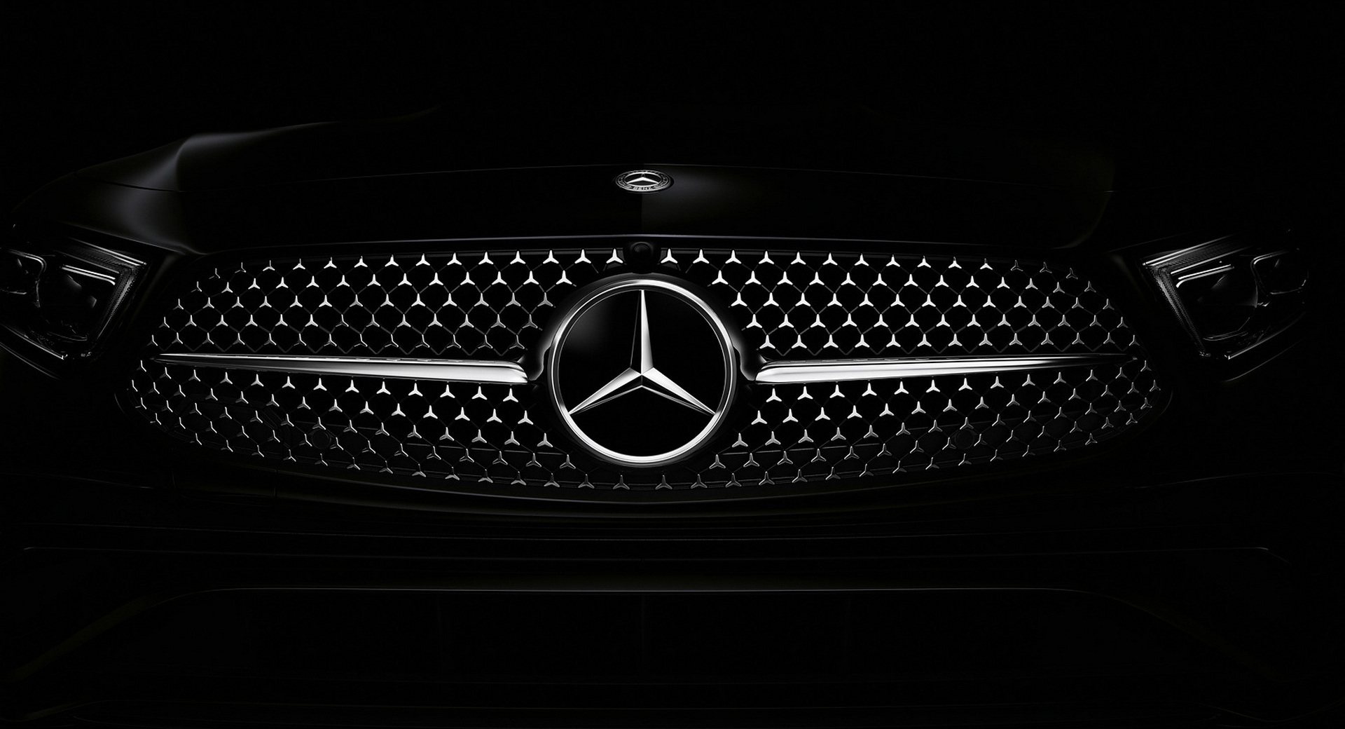 https://www.carscoops.com/wp-content/uploads/2021/11/2021-Mercedes-Star-In-Ring-100th-Anniversary-9.jpg