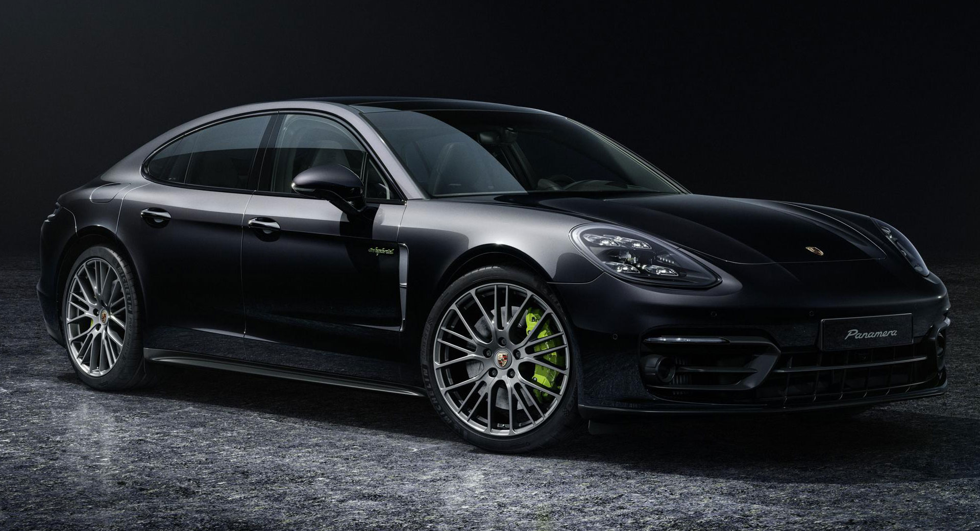 New Porsche Panamera breaks cover