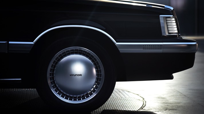 Hyundai Grandeur Ev Is A Retrofuturistic Electric Concept Based On A 1980s Design Carscoops 6950