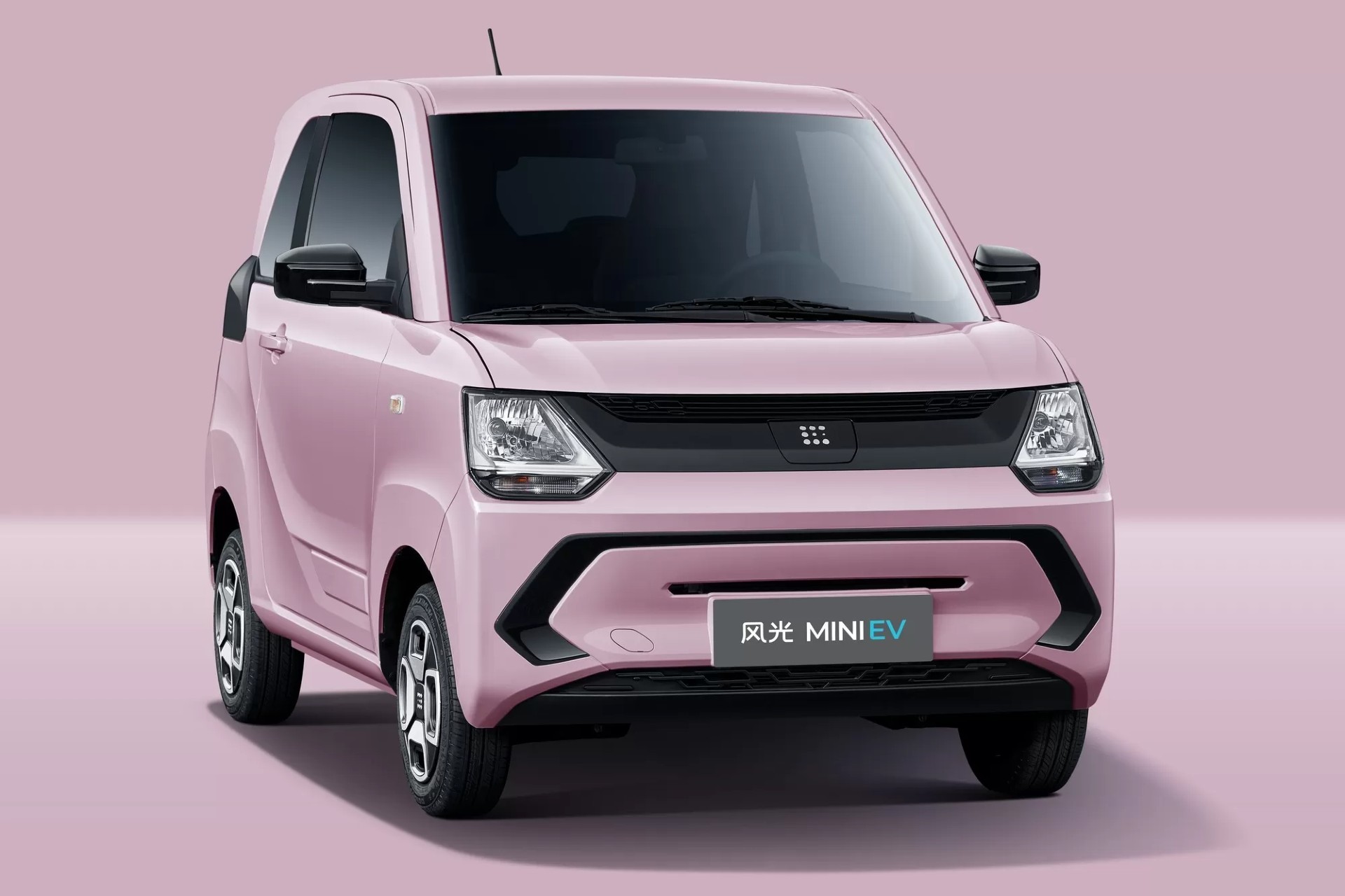 https://www.carscoops.com/wp-content/uploads/2021/12/Dongfeng-FengGuang-Mini-EV-2.jpg