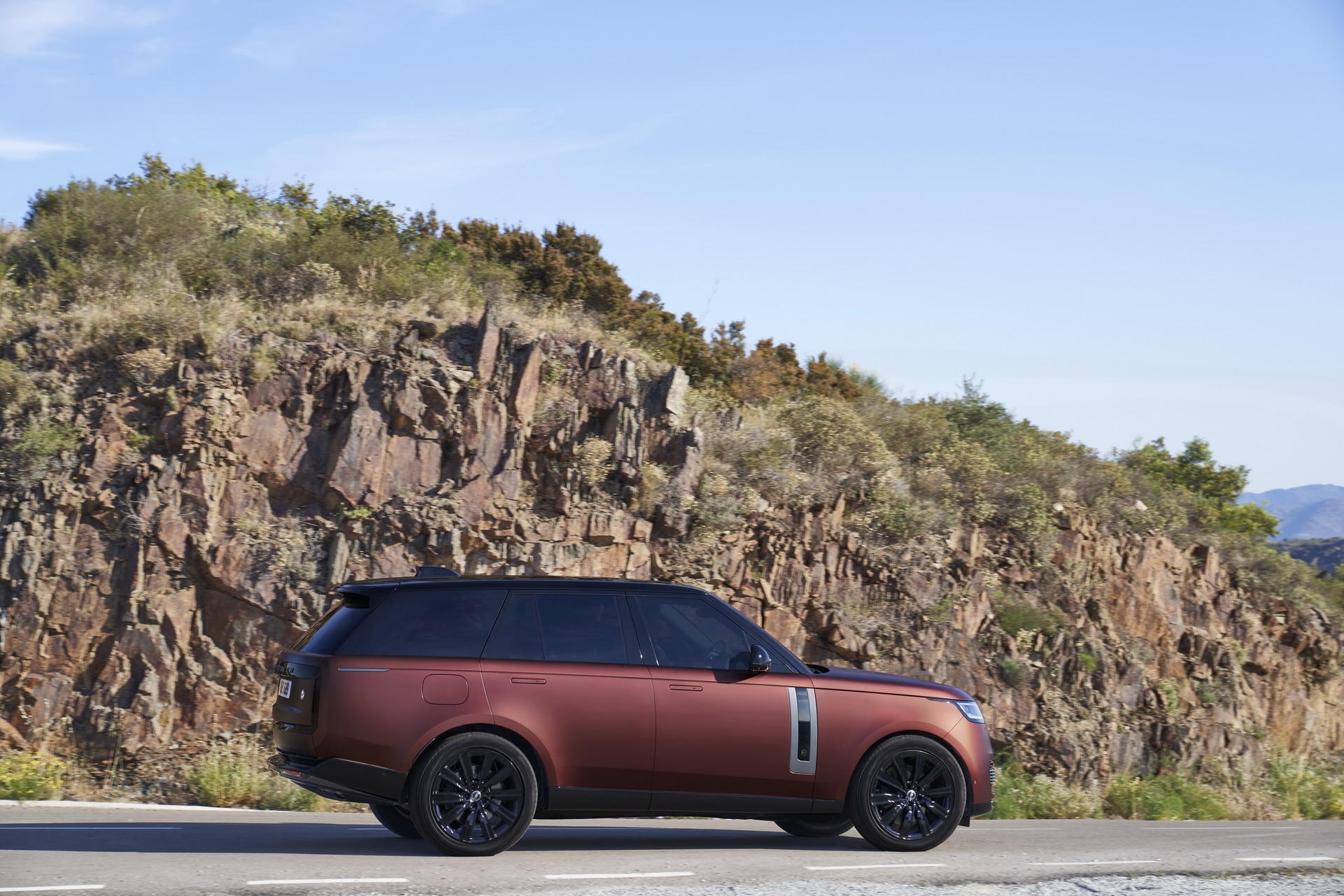 2023 Range Rover PHEV Exceeds Own Expectations, Goes 13% Farther On ...