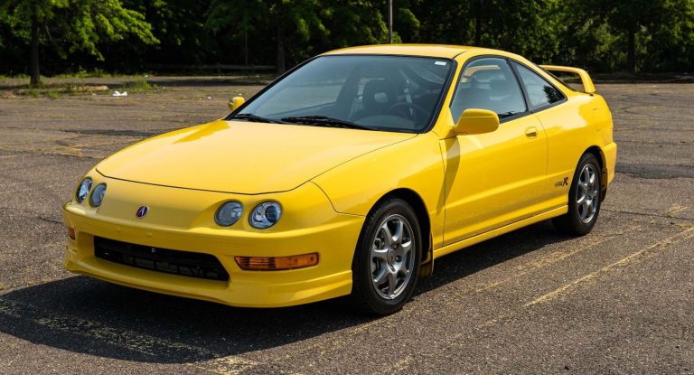 Have We Gone Mad? 7k-Mile 2000 Acura Integra Type R Bidding At $111,000 ...