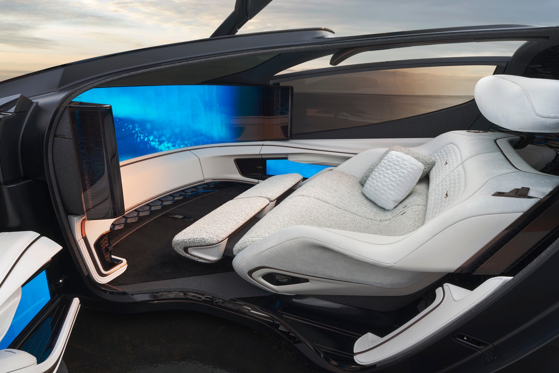 Cadillac InnerSpace Concept Debuts As A Luxurious, Autonomous Coupe ...