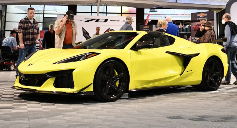 First 2023 Chevrolet Corvette Z06 Sells For Record-Breaking $3.6 ...