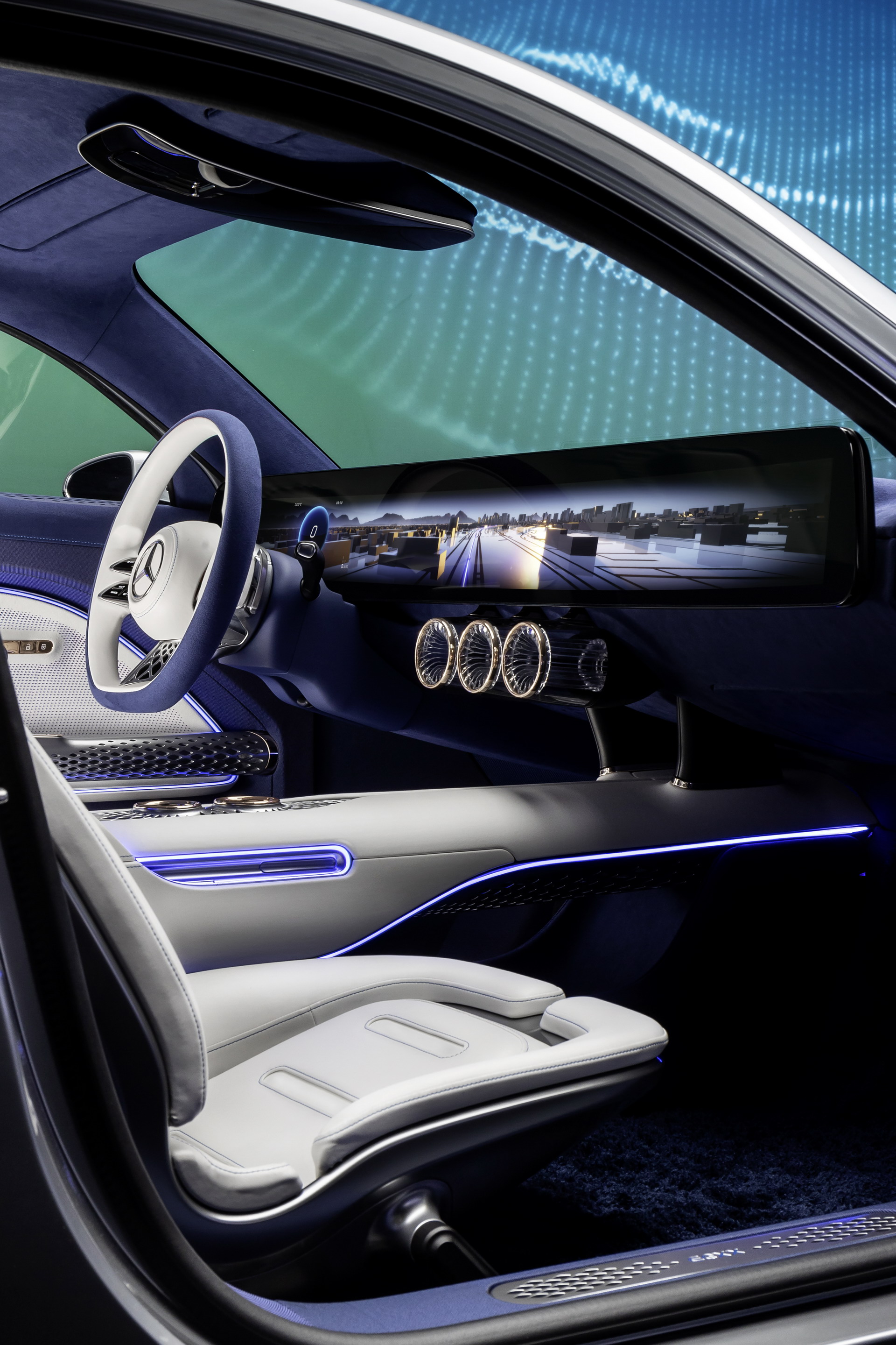 Mercedes EQXX Concept Has A 47.5-Inch 8K Touchscreen, 621 Miles Range ...