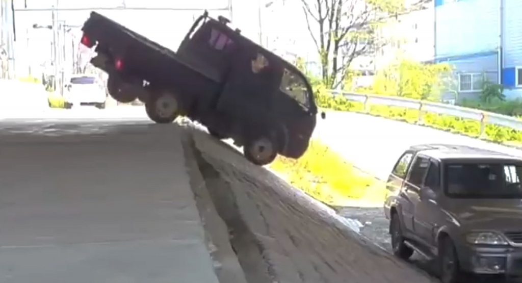  This Is Why You Shouldn’t Attempt Tackling Extreme Slopes With An LCV