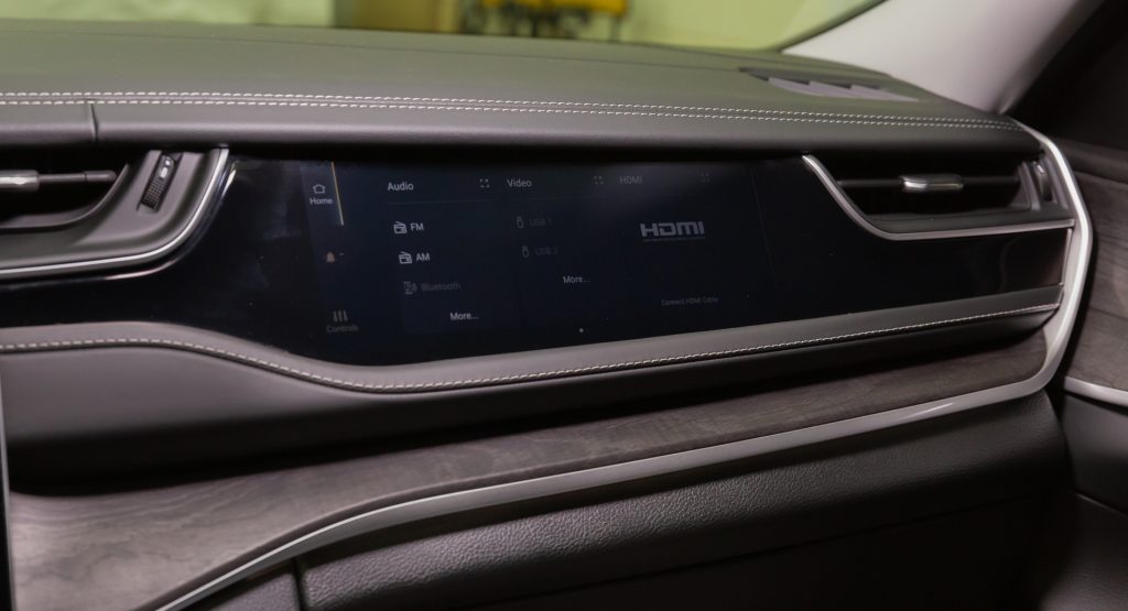  You Can Play Xbox On The 2022 Jeep Grand Cherokee’s Passenger Screen, If You Must