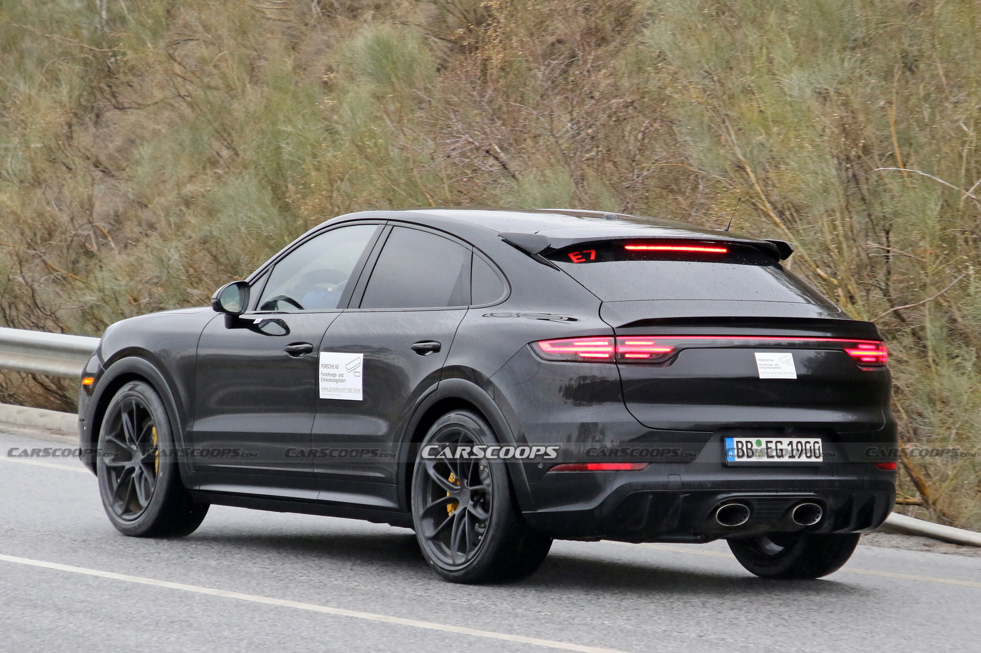 Facelifted 2023 Porsche Cayenne Coupe Hides New Production Taillights ...