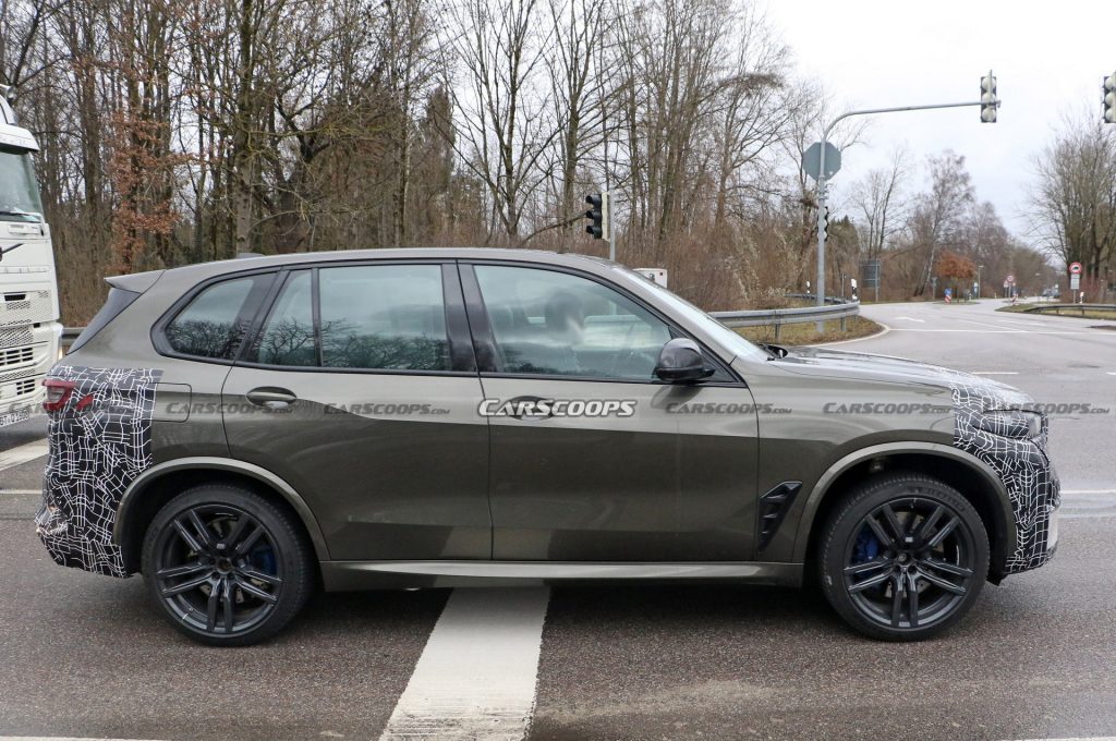 Facelifted 2024 BMW X5 M Spied Showing Its Updated Grille Design ...