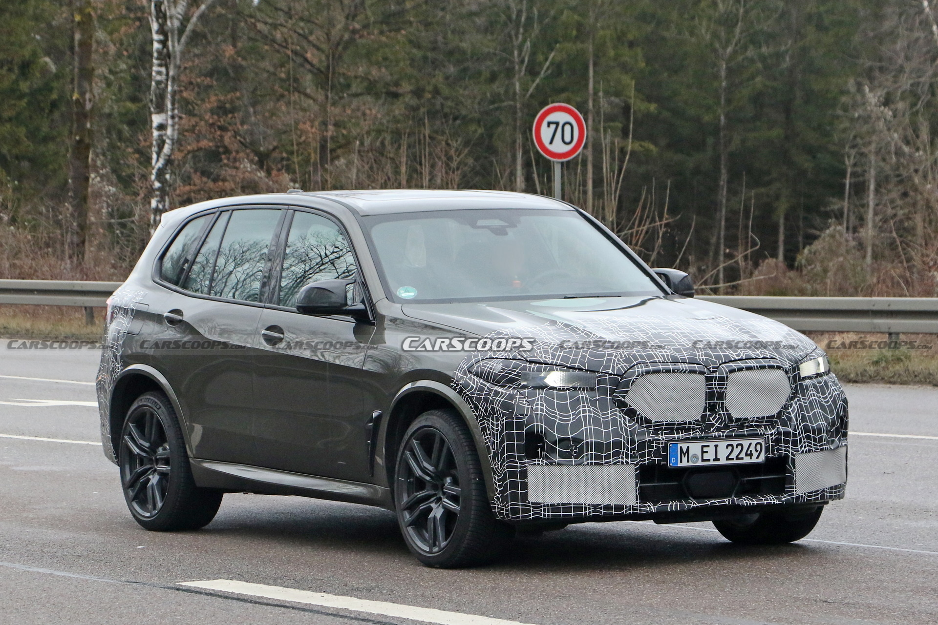 Facelifted 2024 BMW X5 M Spied Showing Its Updated Grille Design ...