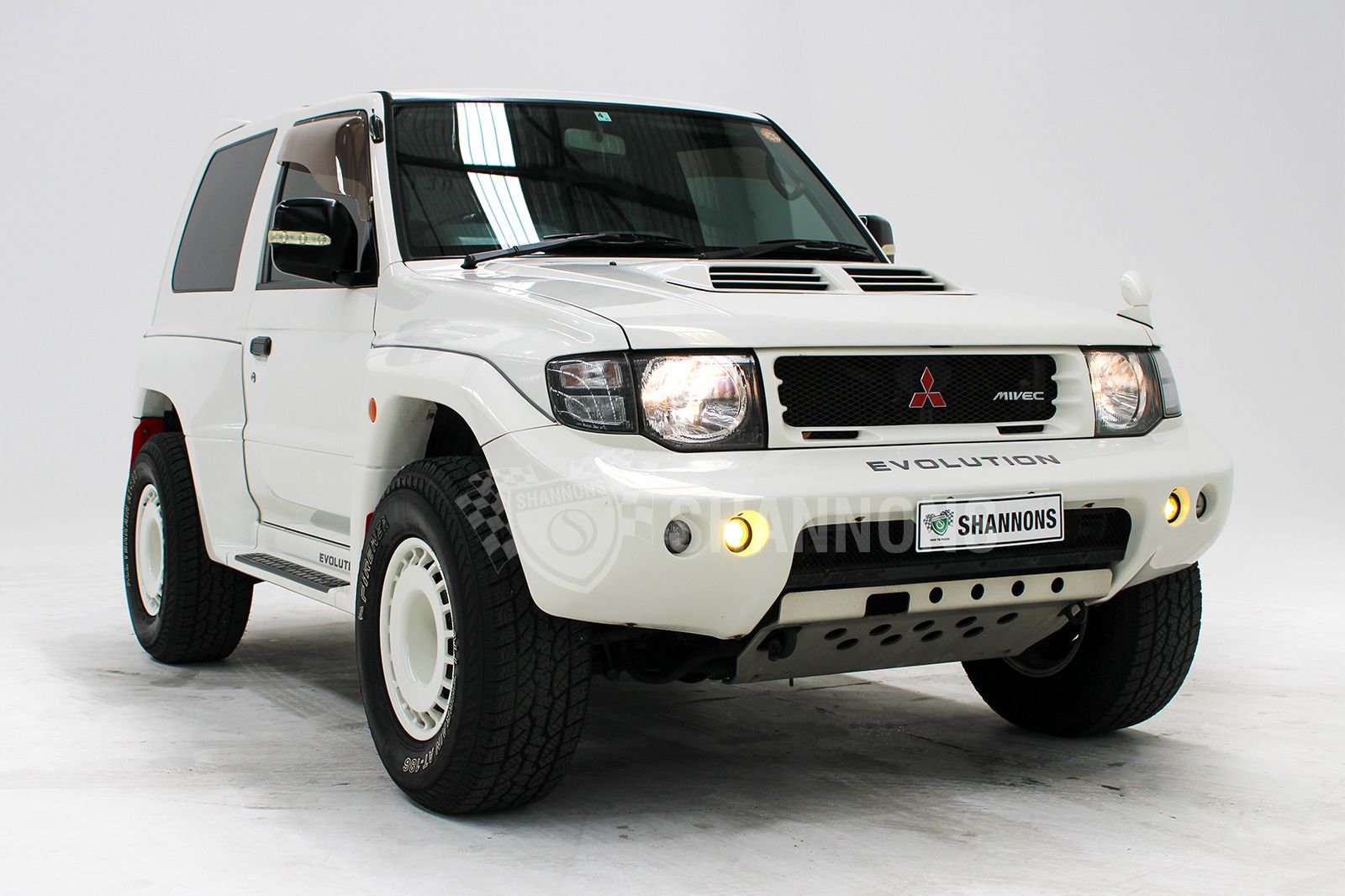 Do Off-Roaders Get Any Cooler Than This Mitsubishi Pajero Evolution ...