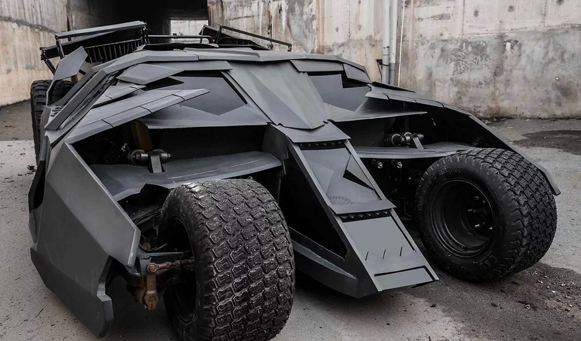 https://www.carscoops.com/wp-content/uploads/2022/02/The-Electric-Batmobile-1.jpg
