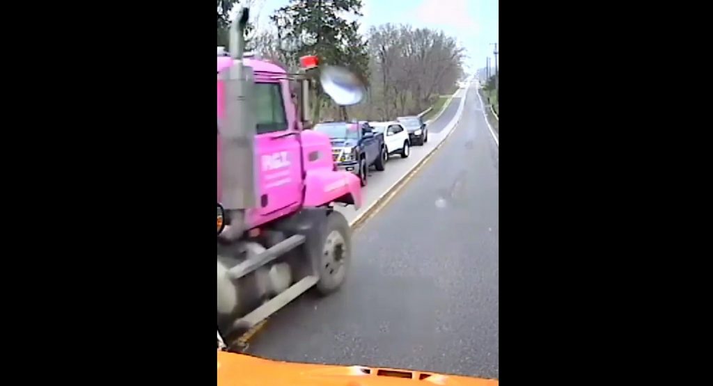  Watch A Truck Driver Thread The Needle And Narrowly Avoid Hitting Stopped School Bus After Brakes Fail