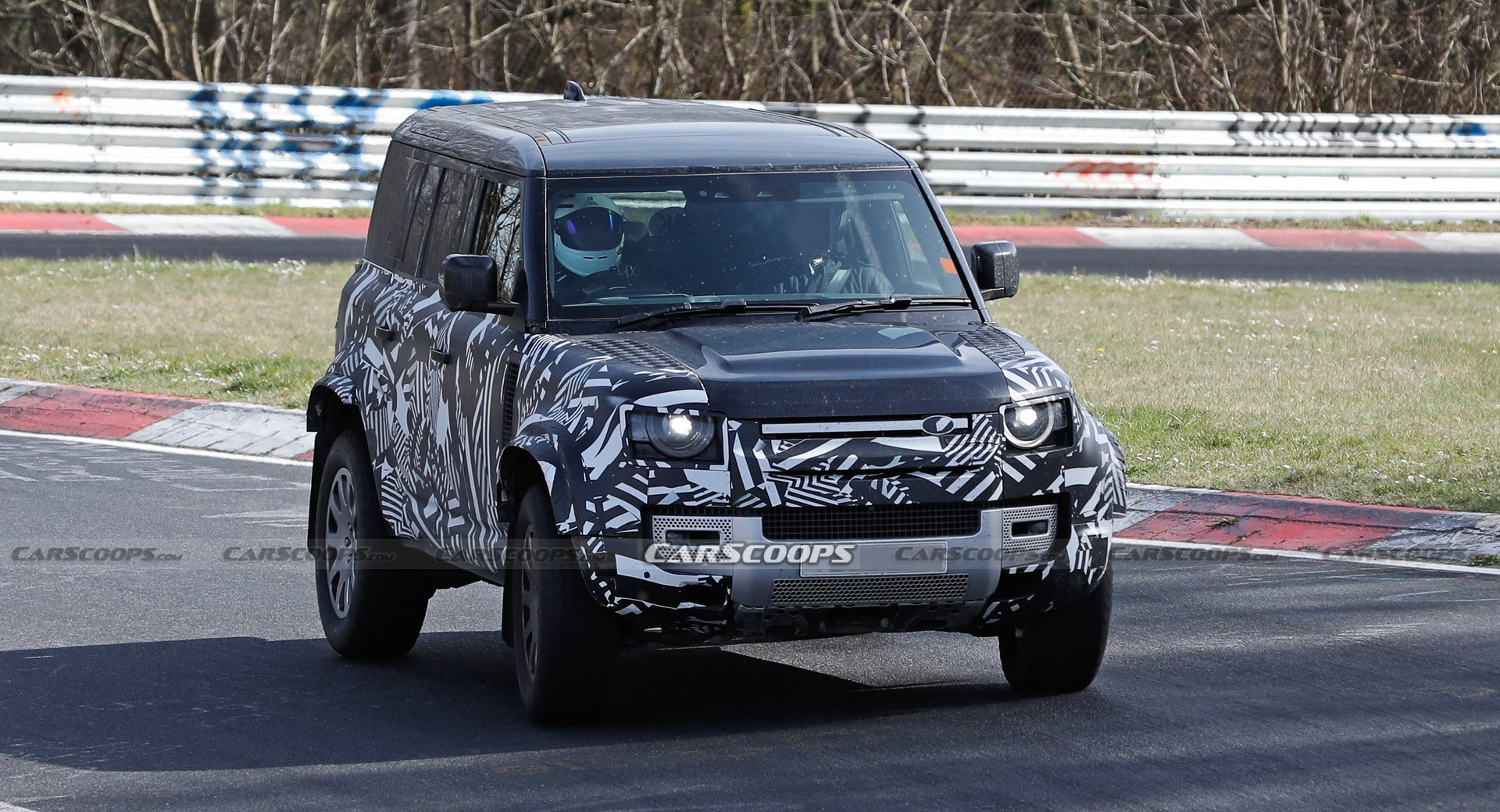 Wild Land Rover Defender SVX / SVR V8 Spied Flexing Its Muscles On The ...