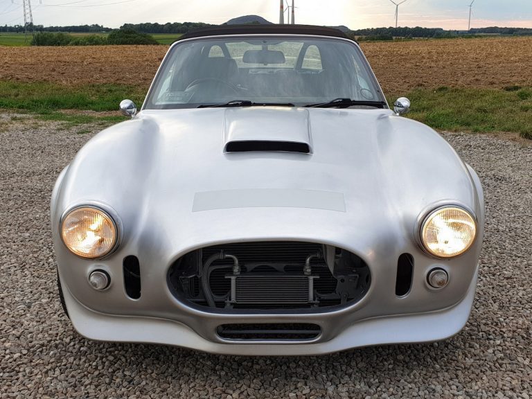 Does This AC Cobra Replica On A BMW Z3 Chassis Look Convincing Enough ...