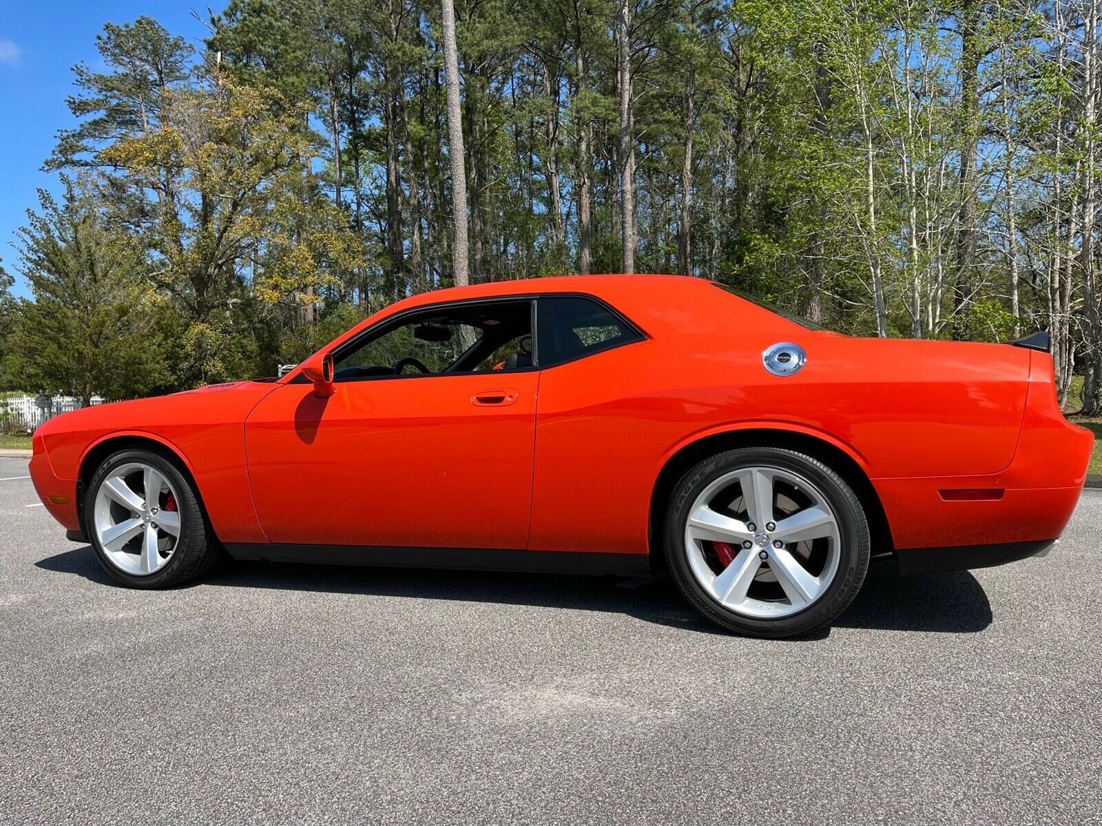 This 1,000-Mile 2008 Dodge Challenger SRT-8 Thinks It’s Worth Almost As ...