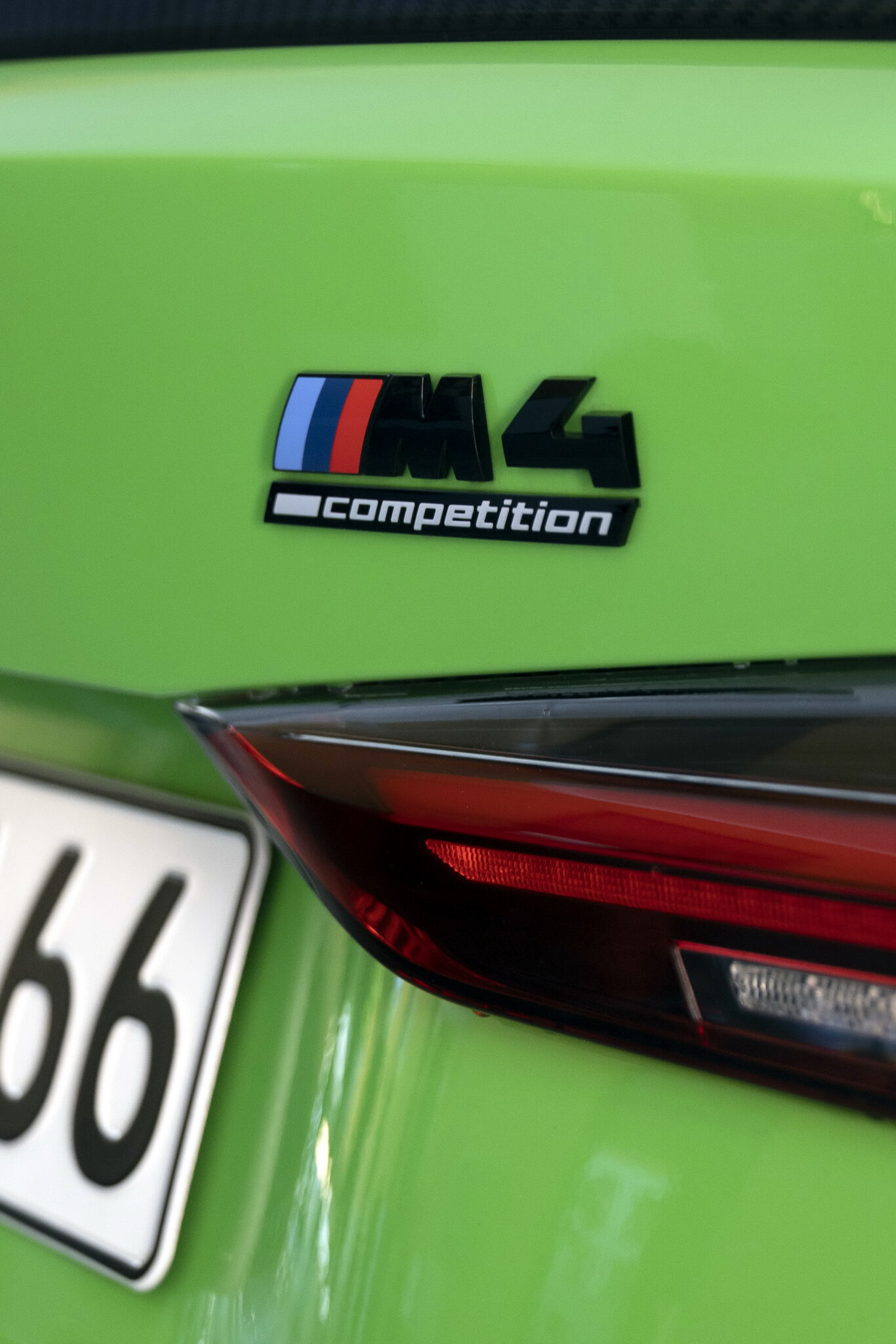 2023 BMW M4 CSL Shows Off Track-Honed Details While Completely ...