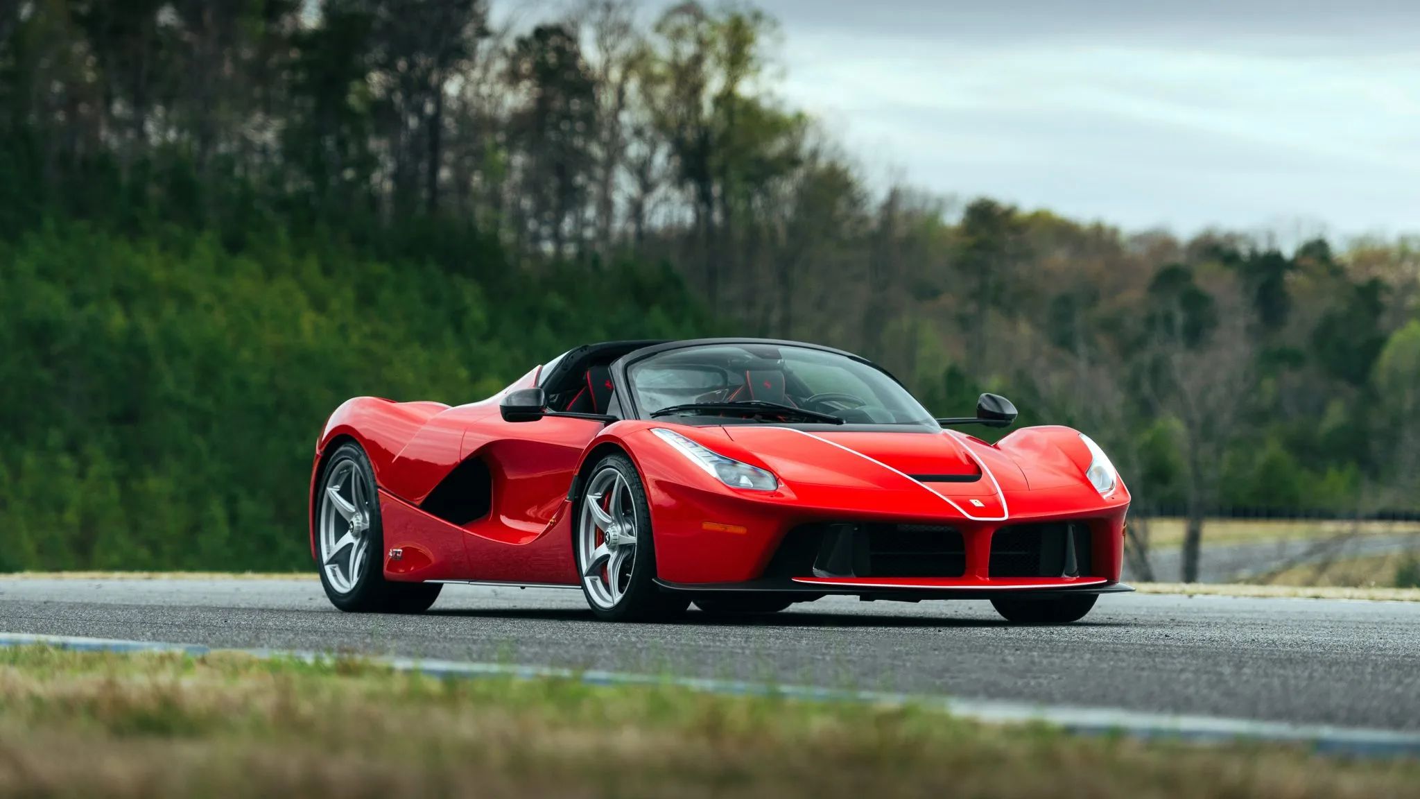 This 161-Mile 2017 LaFerrari Aperta Looks Set To Sell For Over $5 ...