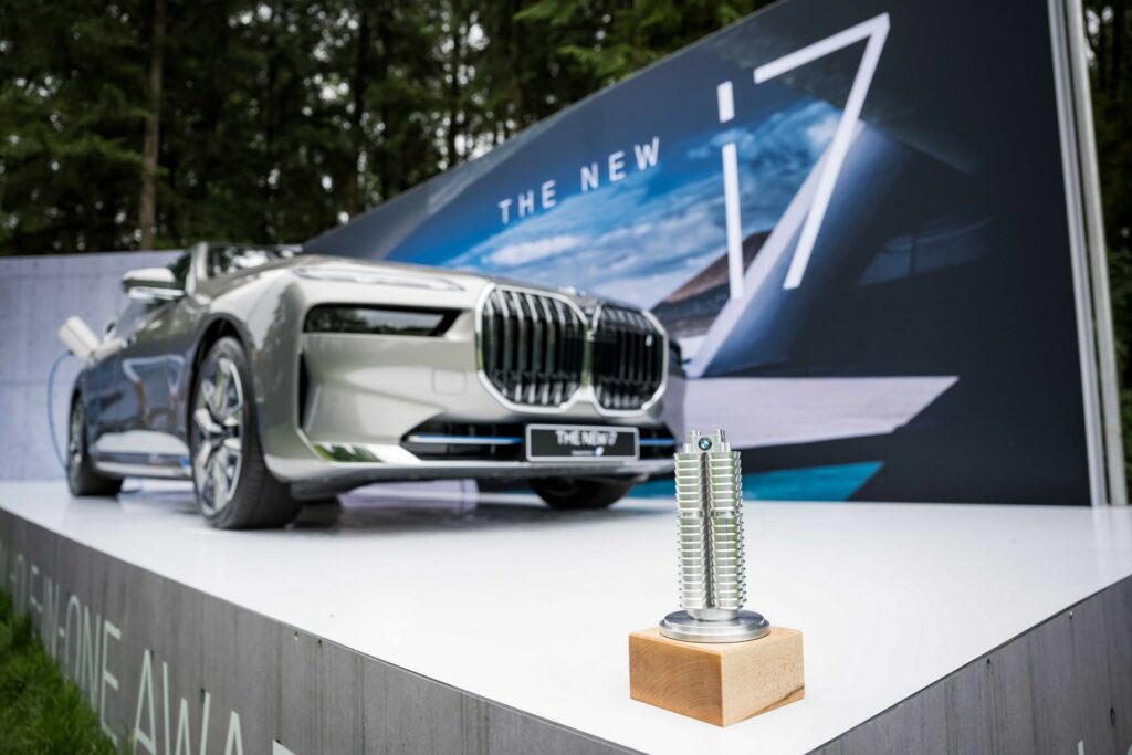 Golfers Will Try To Hit A Hole In One To Win A New BMW i7 xDrive60 ...