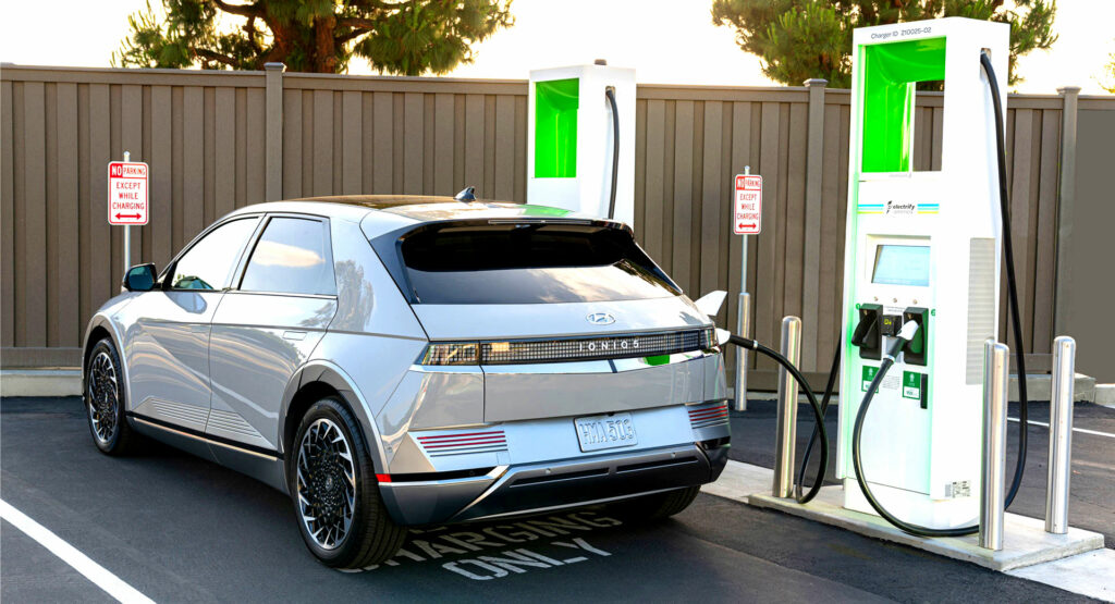  U.S. Must Quadruple Number of EV Charging Stations By 2025, Report Claims