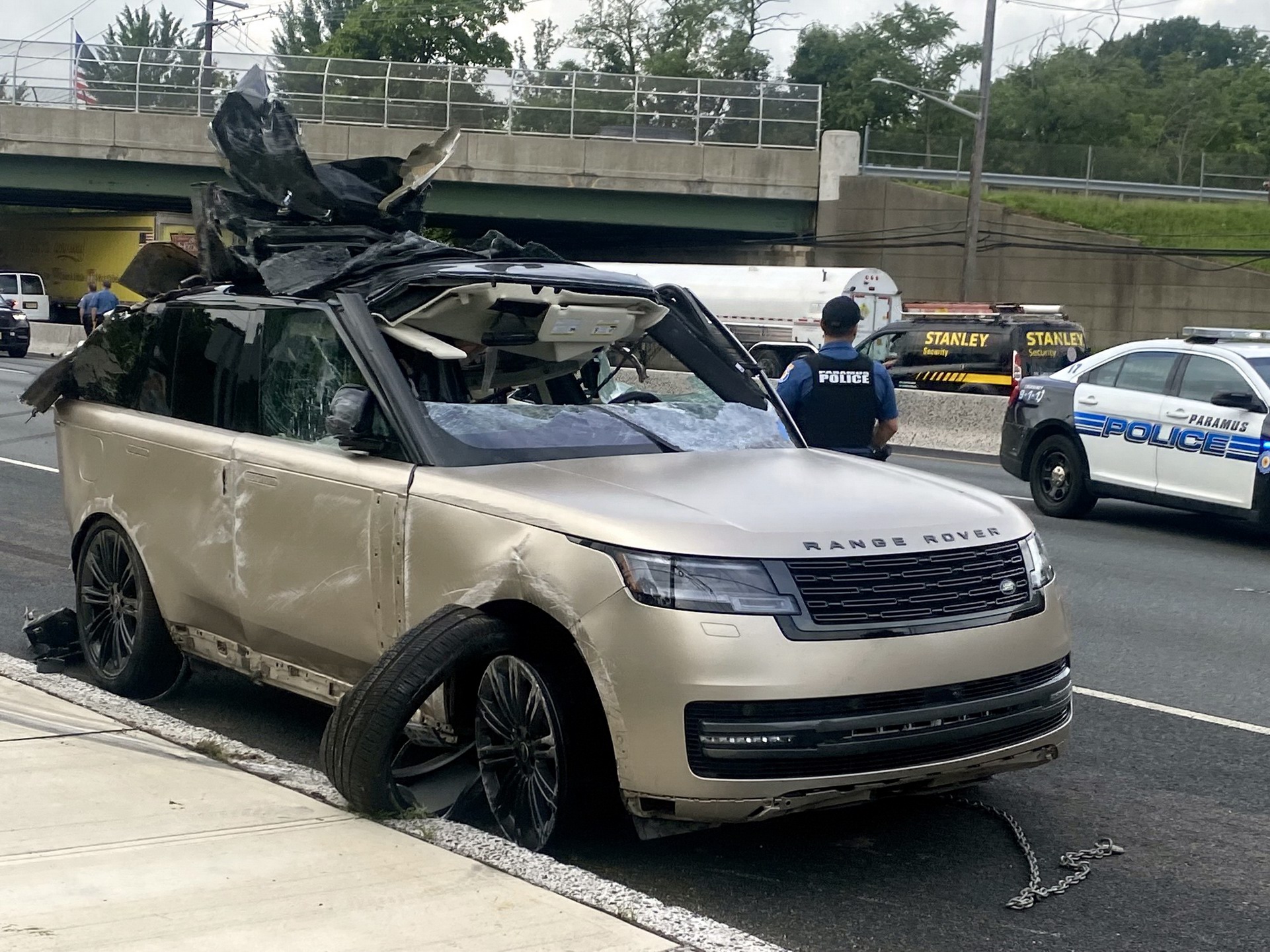Brand New 2023 Range Rover Decapitated After Falling Off Car Carrier