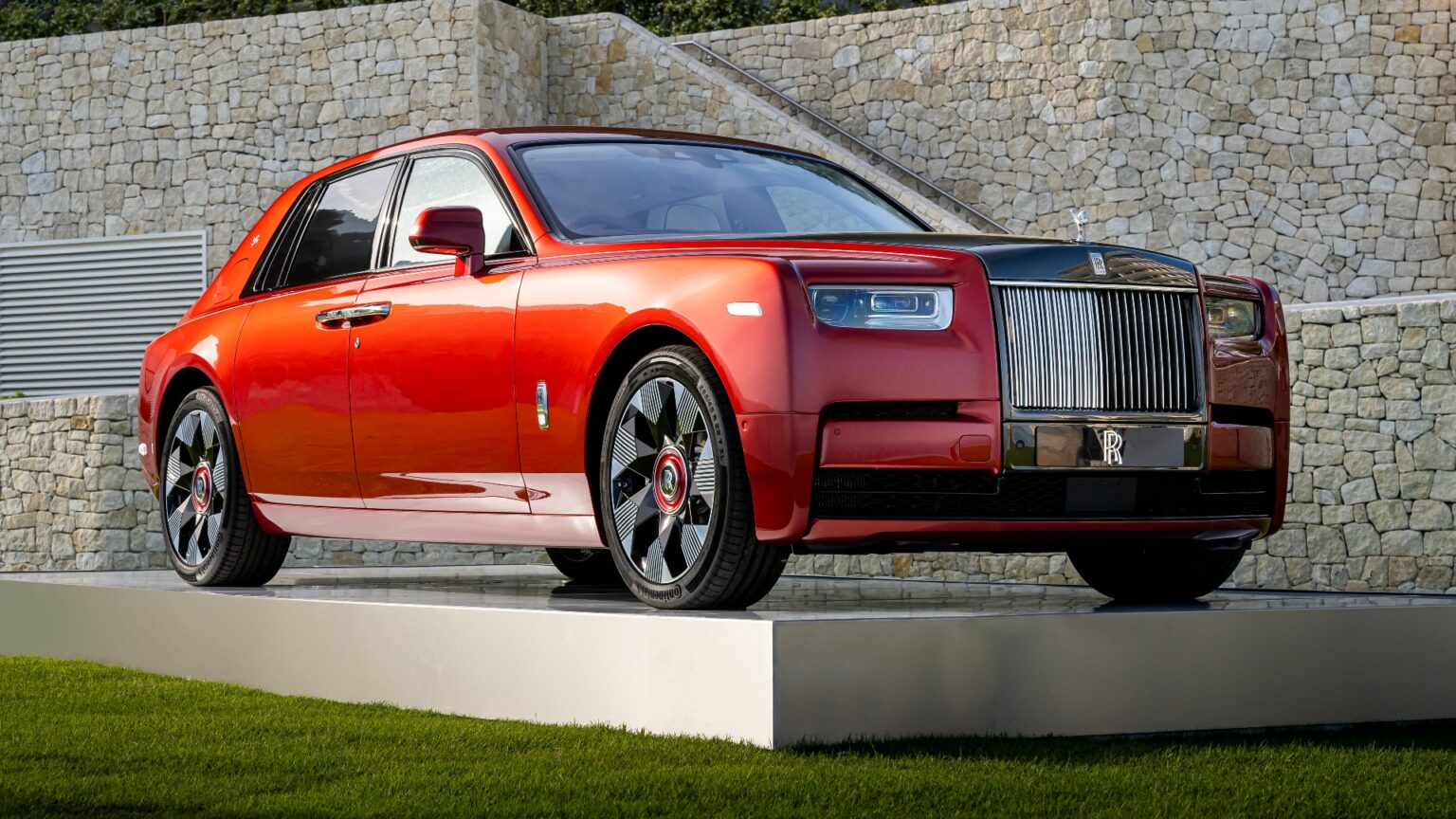 Rolls-Royce Shows Off Its New Phantom Series II Including Bespoke ...