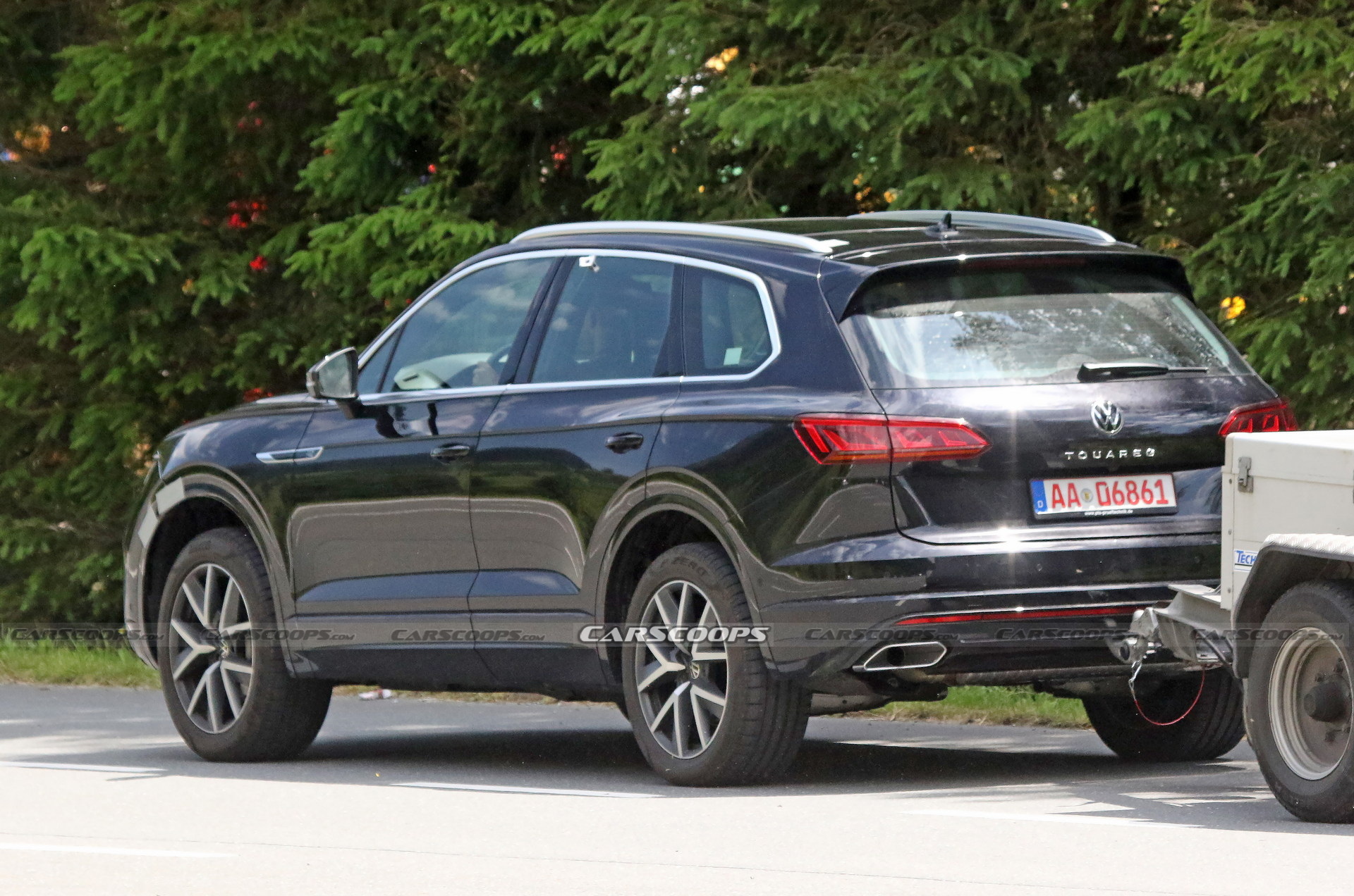 VW Touareg Getting Ready For Its Facelift With Updated Tech And Styling ...