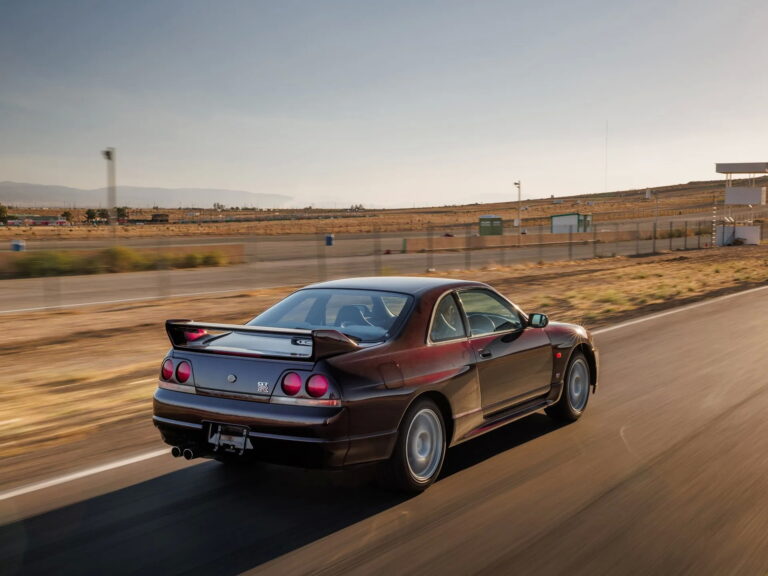 This Midnight Purple R33 Nissan Skyline GT-R With Under 1,000 Miles Is ...