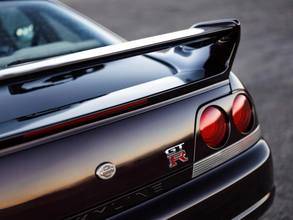 This Midnight Purple R33 Nissan Skyline GT-R With Under 1,000 Miles Is ...