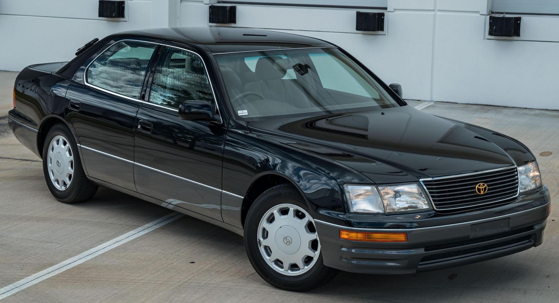 This 1995 Toyota Celsior With Just 6,600 Miles Is A Rolling Time Capsule |  Carscoops