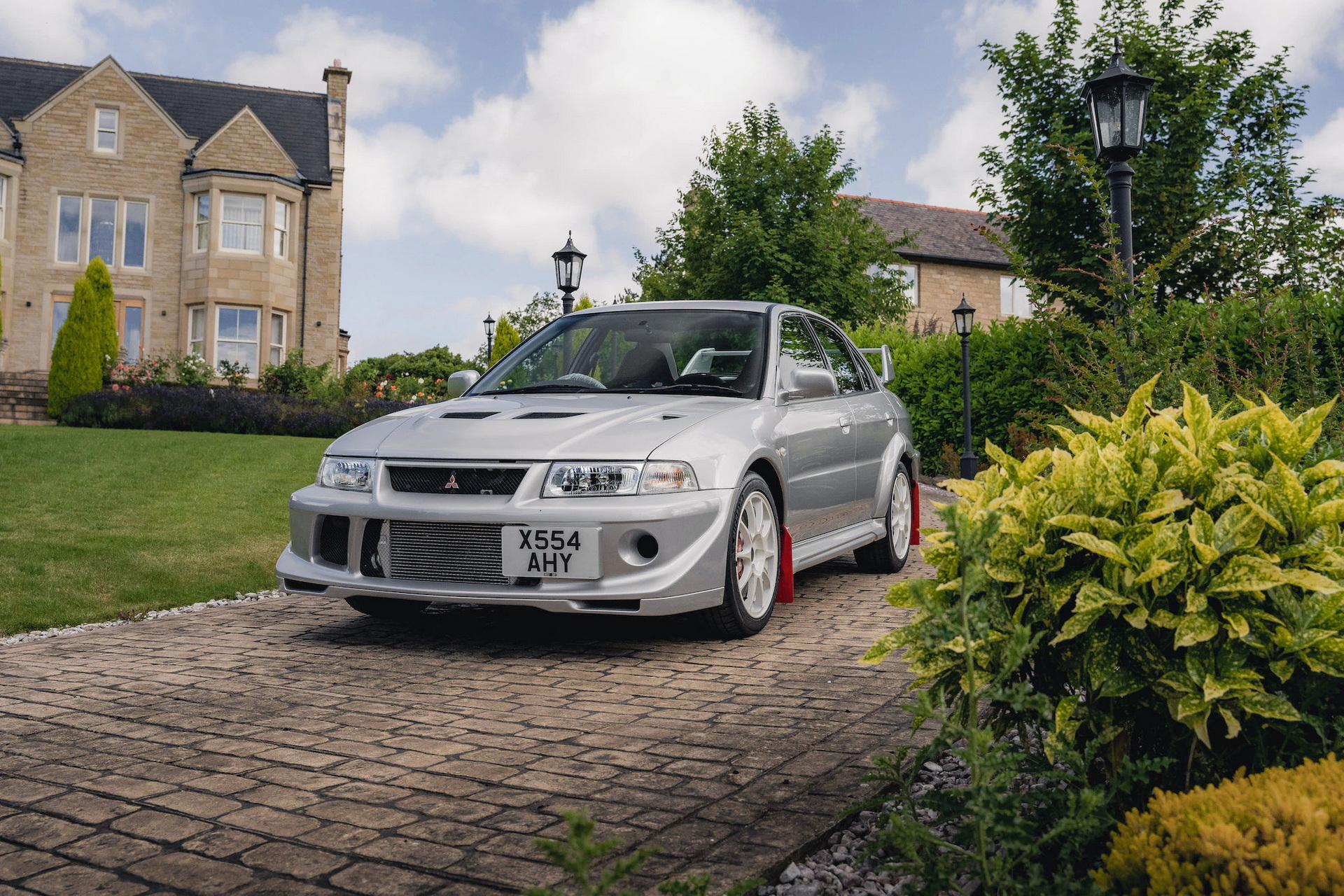 2001 Mitsubishi Evo VI Tommi Makinen Edition Sells For $168,000 | Carscoops