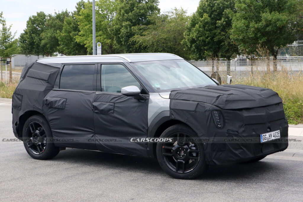 2024 Kia EV9 Three-Row Flagship Electric SUV Spied On Public Roads ...