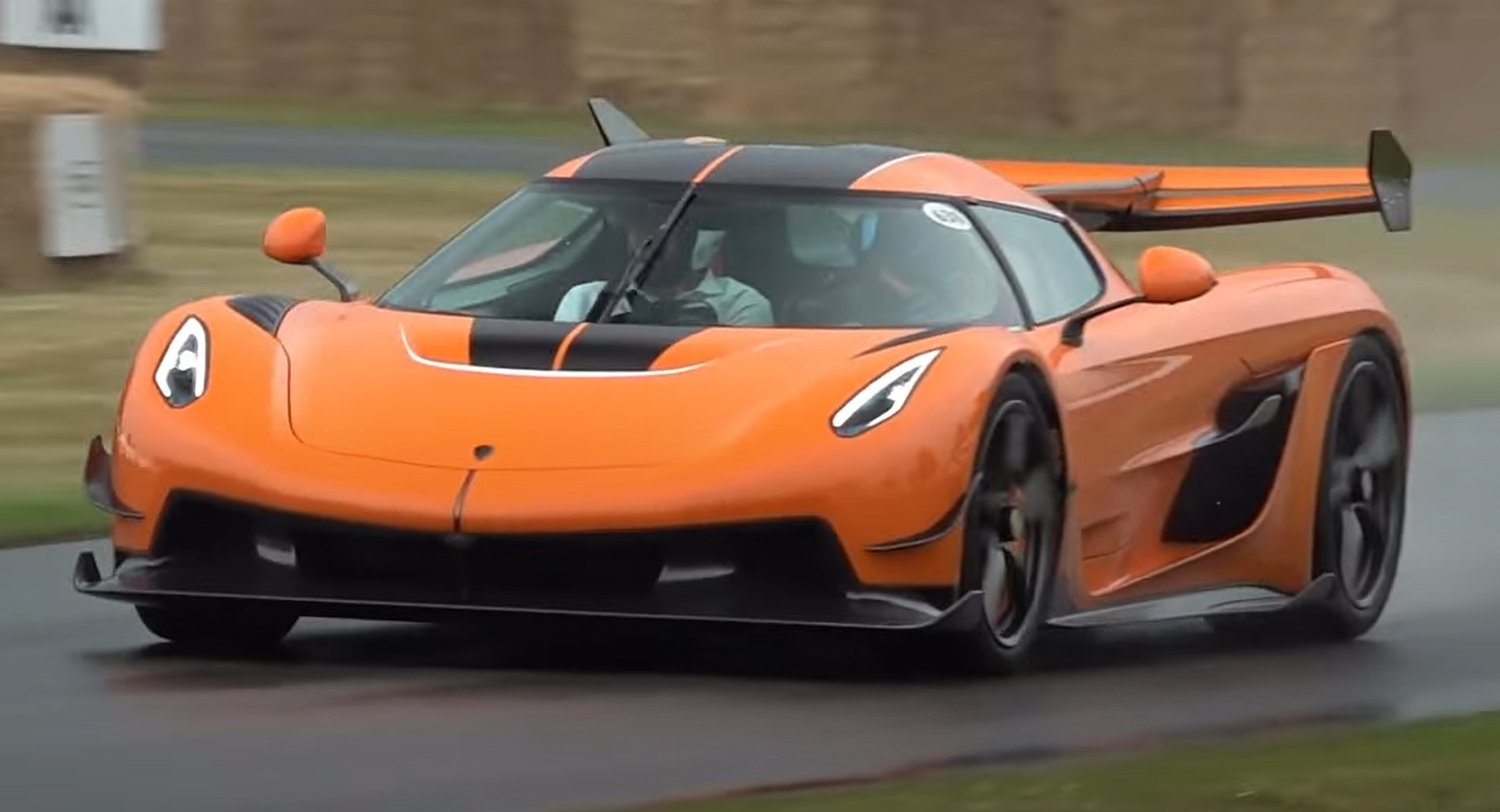 Listen To The Koenigsegg Jeskos Twin Turbo V8 Roar And Spit Flames At