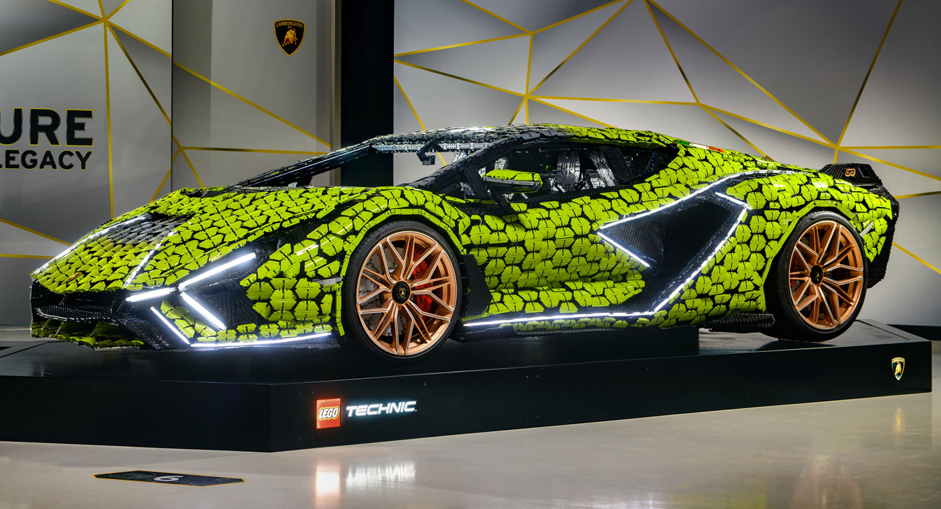 1:1 Scale LEGO Technic Lamborghini Sián FKP 37 Goes On Display, Made Out Of  400,000+ Pieces | Carscoops