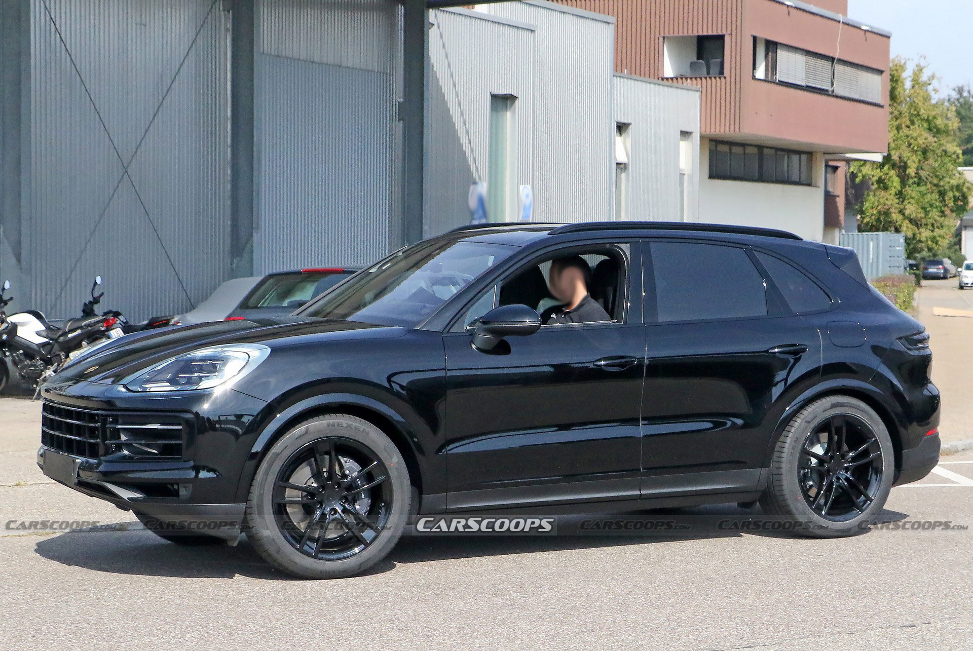 Facelifted Porsche Cayenne Ditches Nearly All Disguise As A Debut Seems Imminent Carscoops