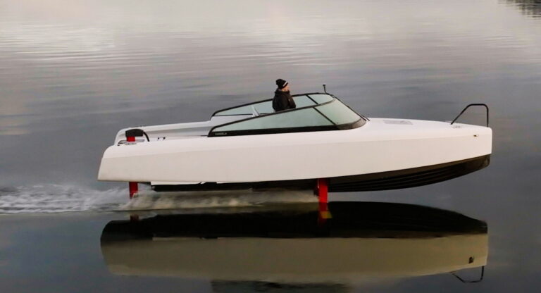 It’s A Bird, It’s A Plane, No, It’s A Candela Hydrofoil With Batteries ...