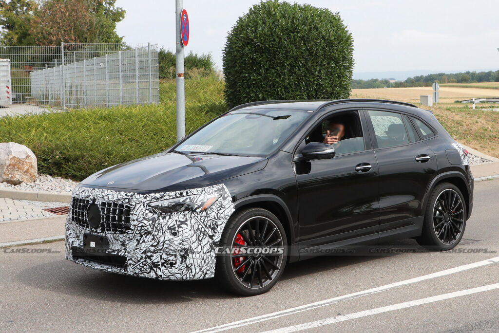 Facelifted Mercedes Amg Gla Spied In Europe With Us Spec Headlights