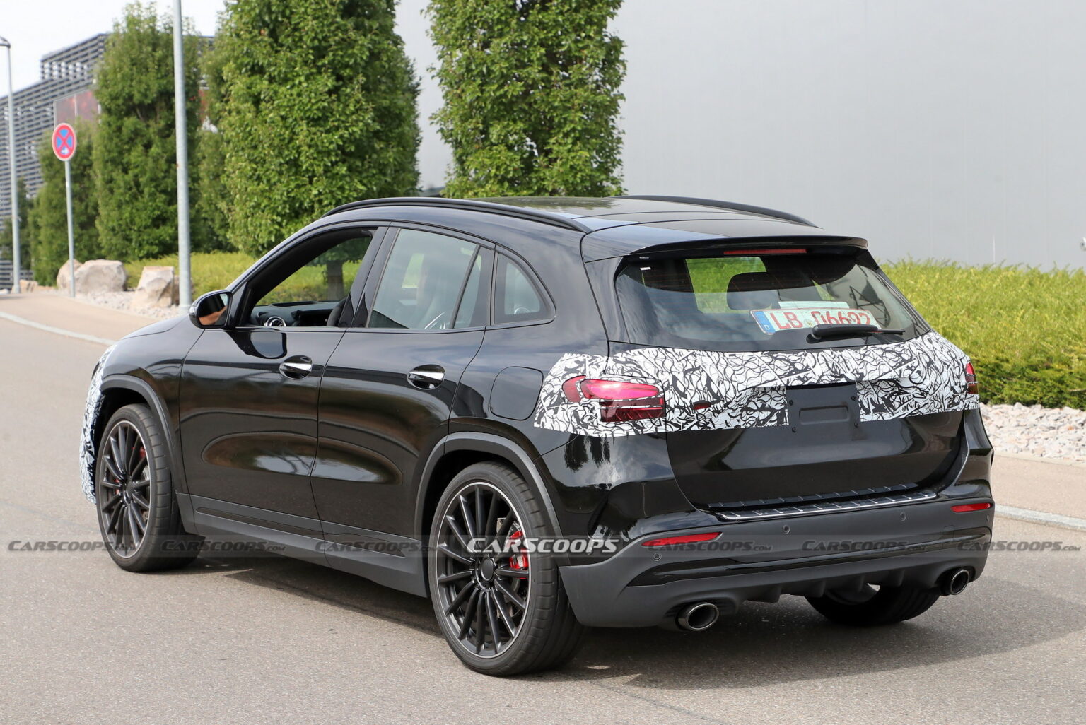 Facelifted Mercedes-AMG GLA 35 Spied In Europe With US-Spec Headlights ...